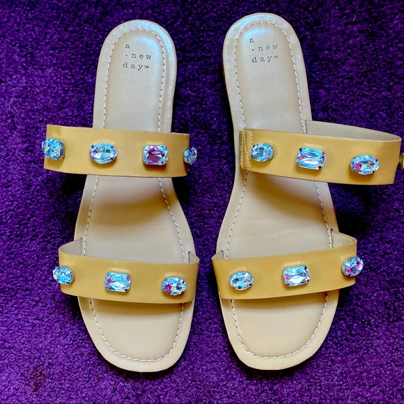 Women’s slides with crystal gems size 10 BRAND NEW - Picture 3 of 3